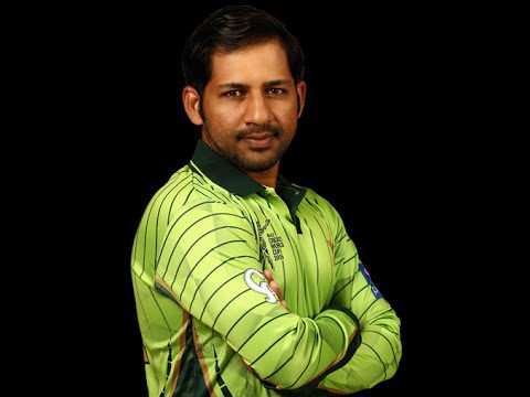 হাত মেলাতে সরফারাজকে খুঁজছি