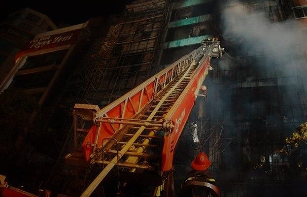 ভিয়েতনামে কারওকে বারে আগুন; নিহত ১২