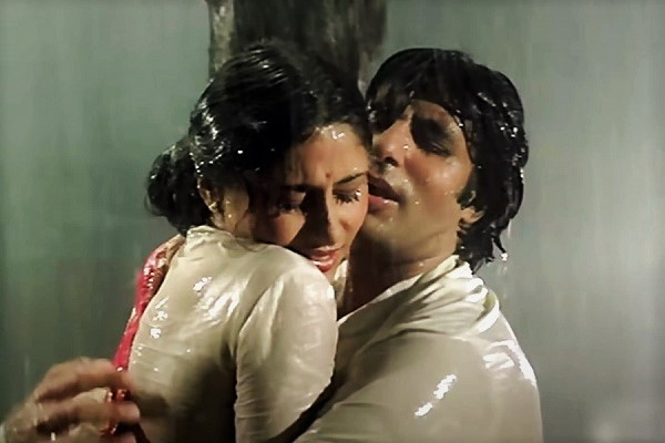 ঘনিষ্ঠ দৃশ্যে অভিনয়ের পর সারারাত কেঁদেছিলেন স্মিতা