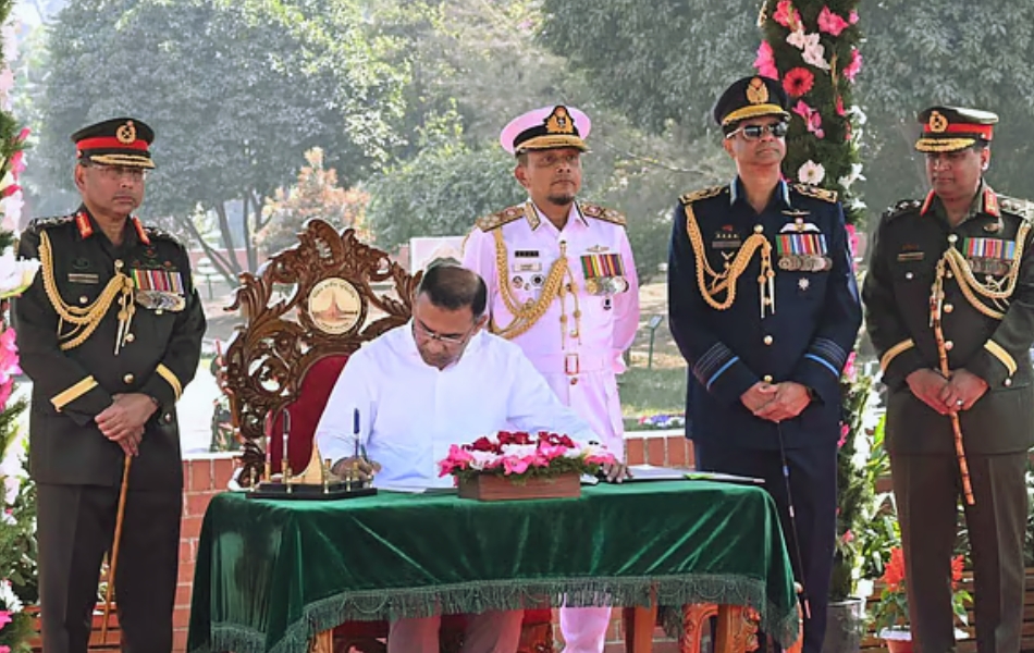 বীর শহীদদের স্মরণে প্রধানমন্ত্রী তারেক রহমান, স্মৃতিসৌধে শ্রদ্ধা 