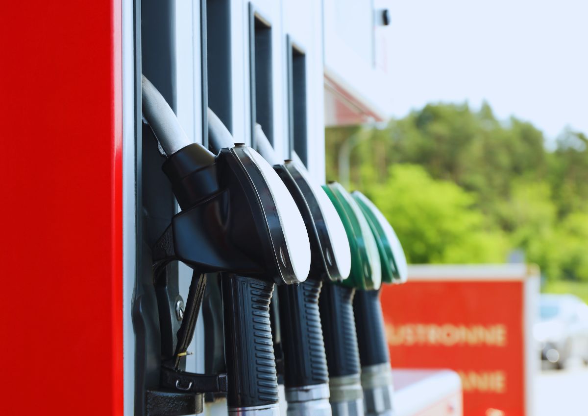 দেড় মাস পর দেশেও বাড়ল সব ধরনের জ্বালানি তেলের দাম