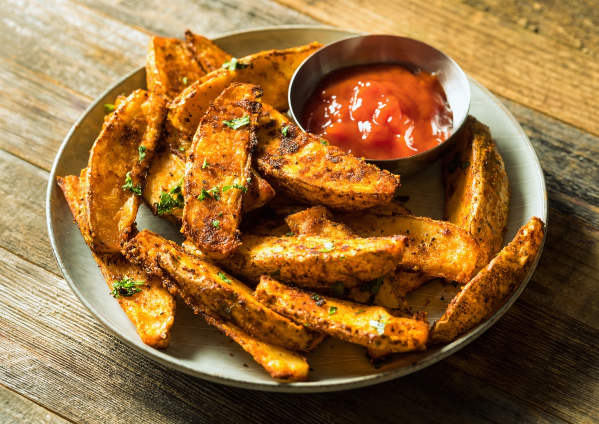 বিকেলের নাস্তায় রেস্তোরাঁ স্টাইলে মুচমুচে পটেটো ওয়েজেস