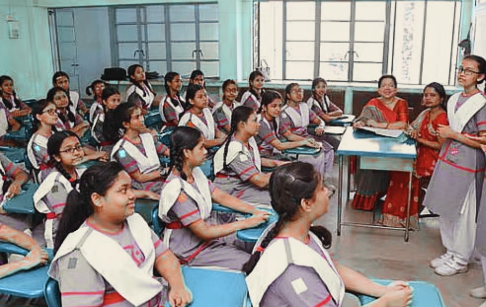স্কুল-কলেজে ‘এক দিন সশরীর, এক দিন অনলাইন’ ক্লাসের পরিকল্পনা