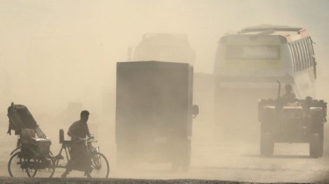 বায়ুদূষণে শীর্ষে বাংলাদেশ