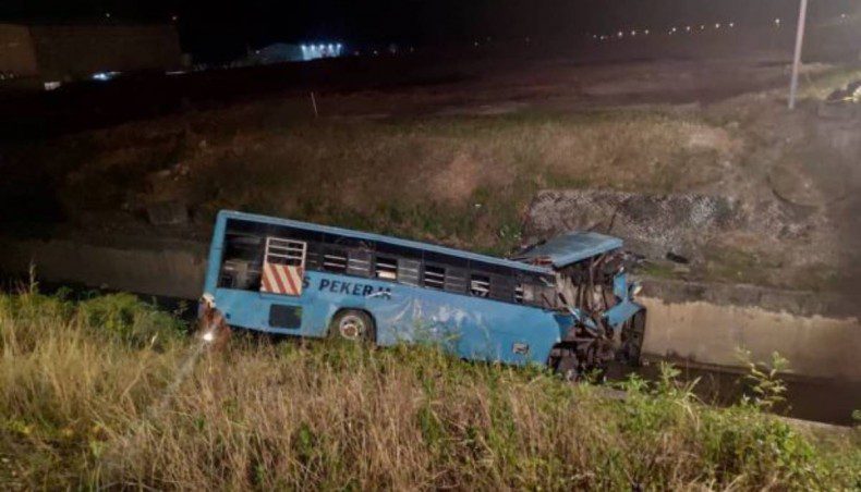 bus accident #paperslife
