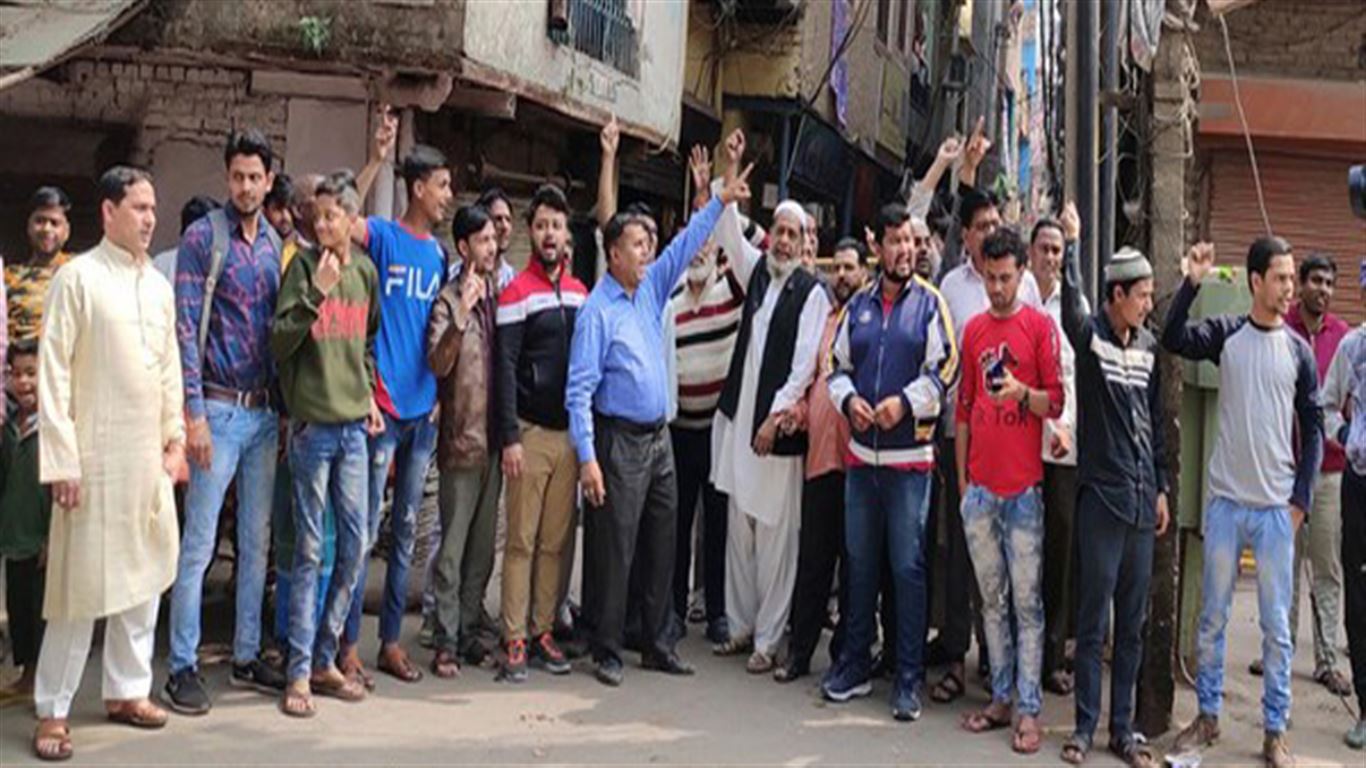 হামলাকারীদের ধর্ম নেই, মানছেন দিল্লিবাসীরা, ভিন্ন ধর্মাবলম্বীদের হাতে রক্ষা
